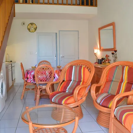 Сasa de vacaciones 2 Pieces Avec Mezzanine, Terrasse Et Piscine - Saint-pierre-la-mer, 6 Couchages - Fr-1-229d-354 *