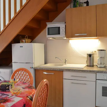 Сasa de vacaciones 2 Pieces Avec Mezzanine, Terrasse Et Piscine - Saint-pierre-la-mer, 6 Couchages - Fr-1-229d-354 *