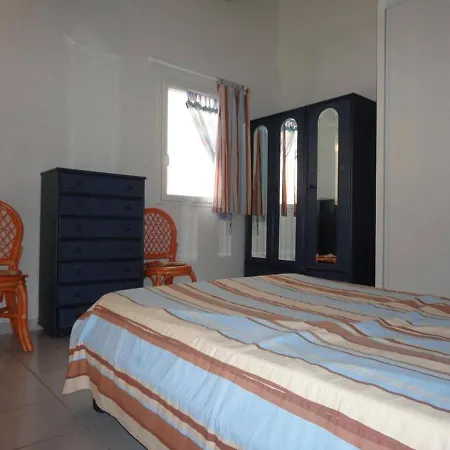 Сasa de vacaciones 2 Pieces Avec Mezzanine, Terrasse Et Piscine - Saint-pierre-la-mer, 6 Couchages - Fr-1-229d-354 *