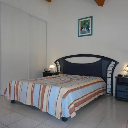 Сasa de vacaciones 2 Pieces Avec Mezzanine, Terrasse Et Piscine - Saint-pierre-la-mer, 6 Couchages - Fr-1-229d-354
